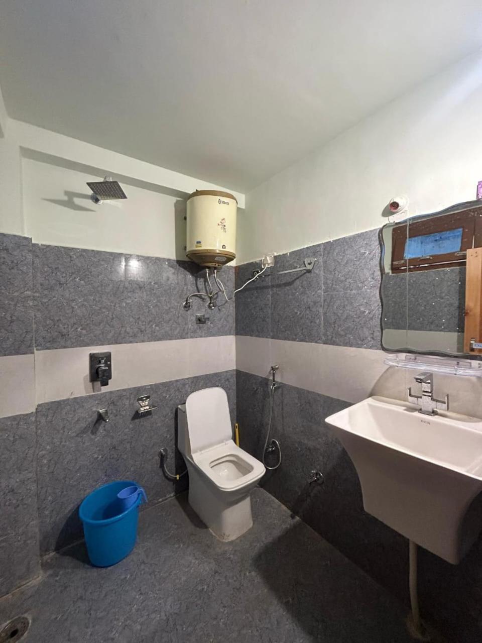 New Brahma Cafe Guest House Kalgha Экстерьер фото