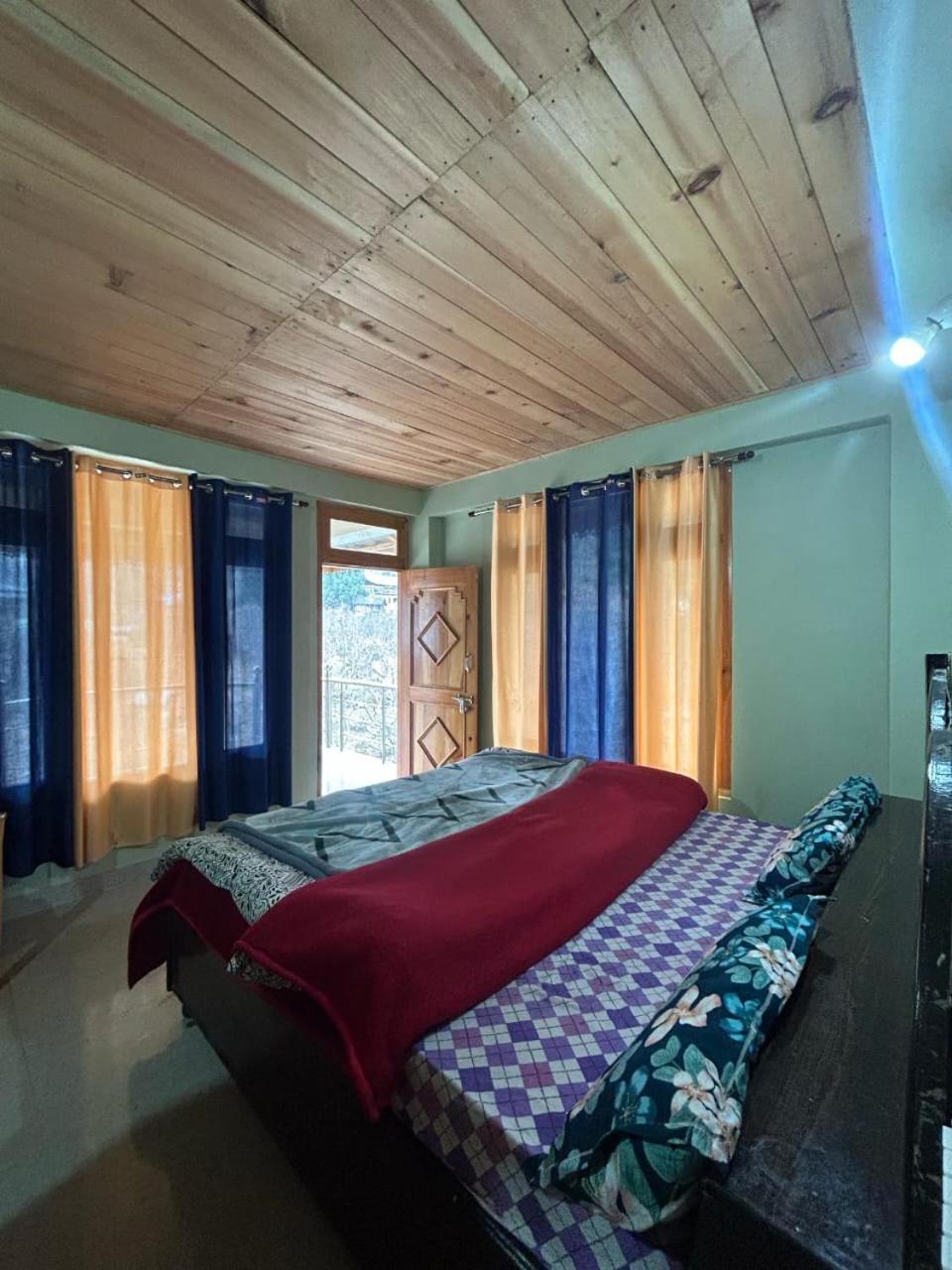 New Brahma Cafe Guest House Kalgha Экстерьер фото
