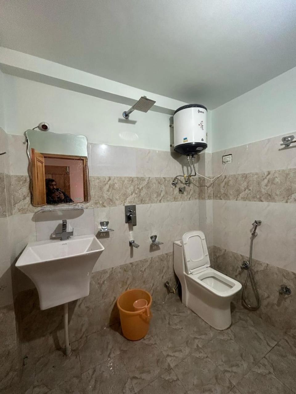 New Brahma Cafe Guest House Kalgha Экстерьер фото