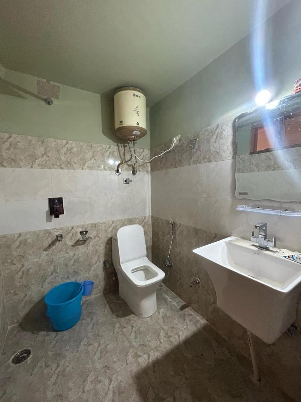 New Brahma Cafe Guest House Kalgha Экстерьер фото